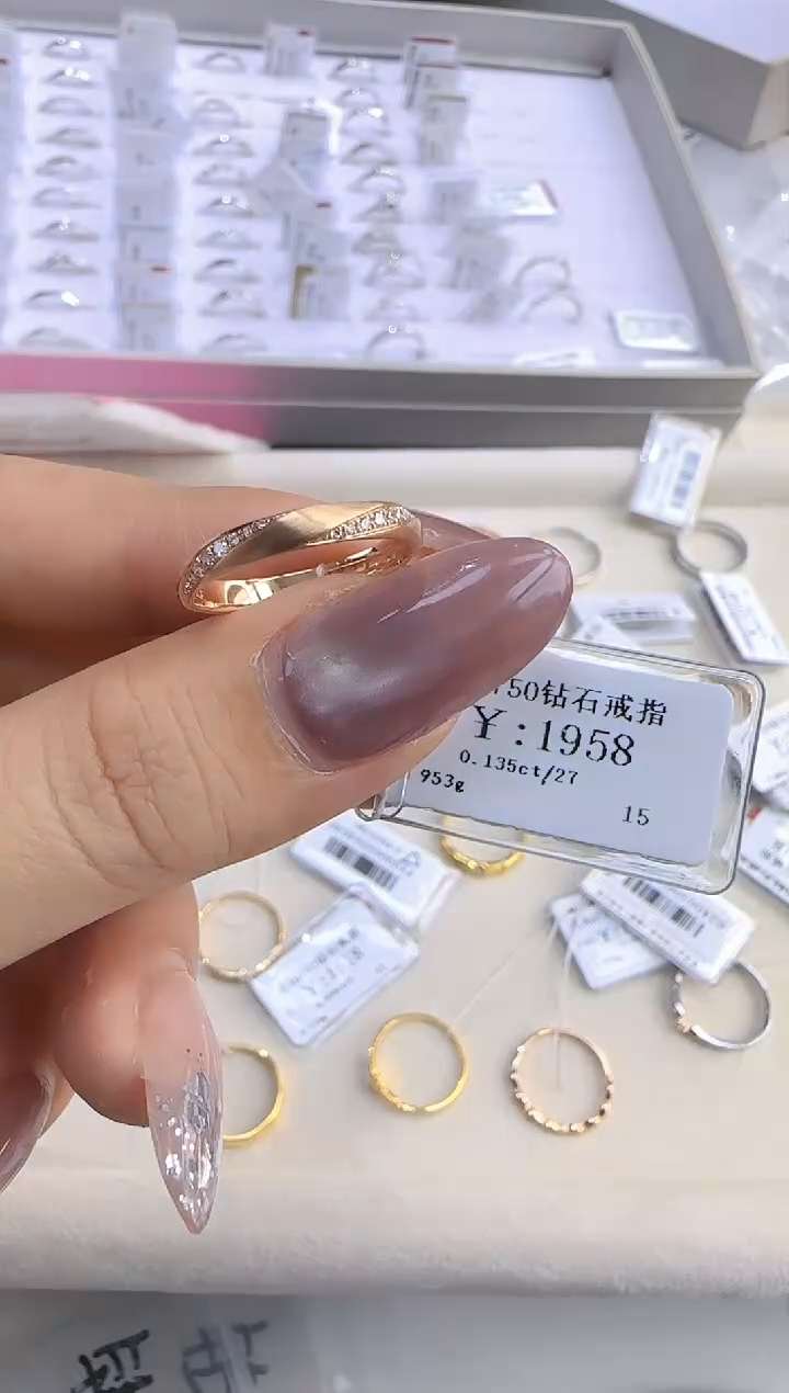 【闪购商品】钻石戒指/指环18K金镶嵌176000