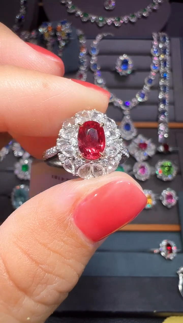 18K金镶嵌戒指红宝石     