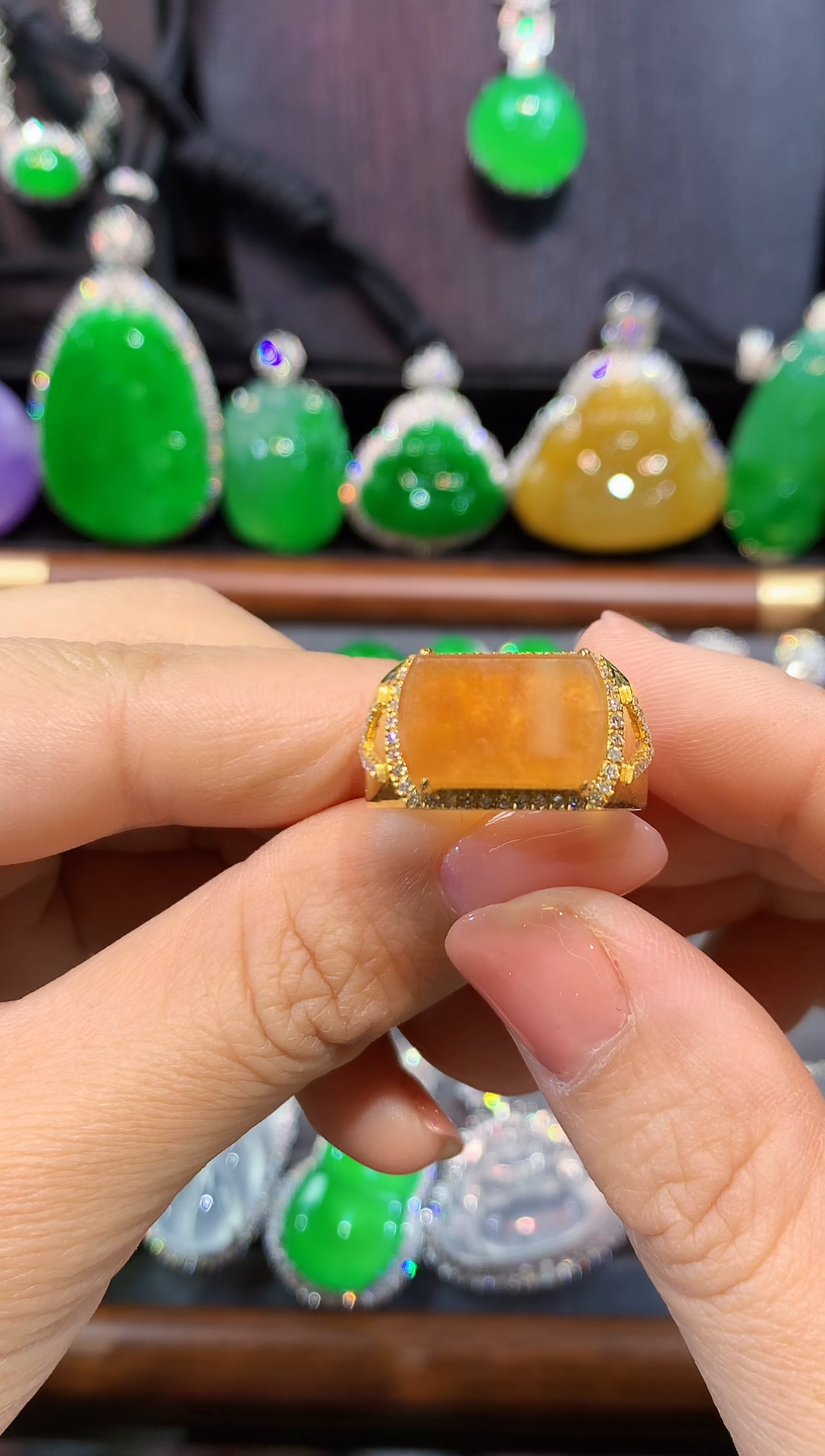 18K金镶嵌戒指翡翠戒指