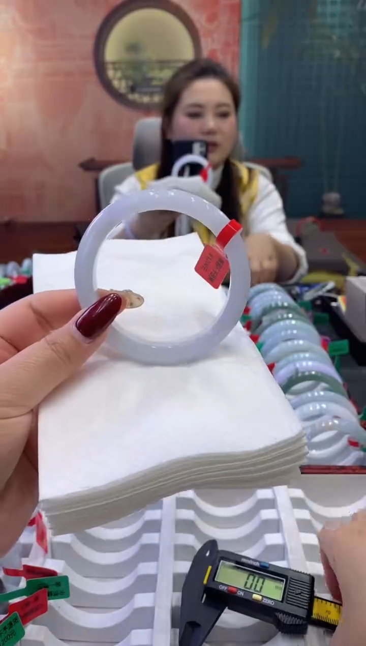 【闪购商品】翡翠手镯未镶嵌多人0017967