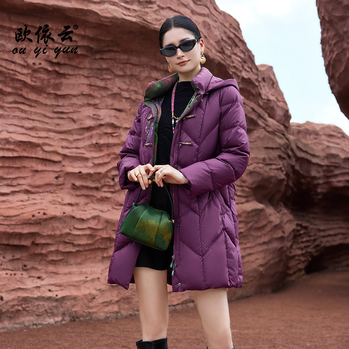 Y53195欧依云中年妈妈洋气连帽保暖白鸭绒外套新中式刺绣羽绒服