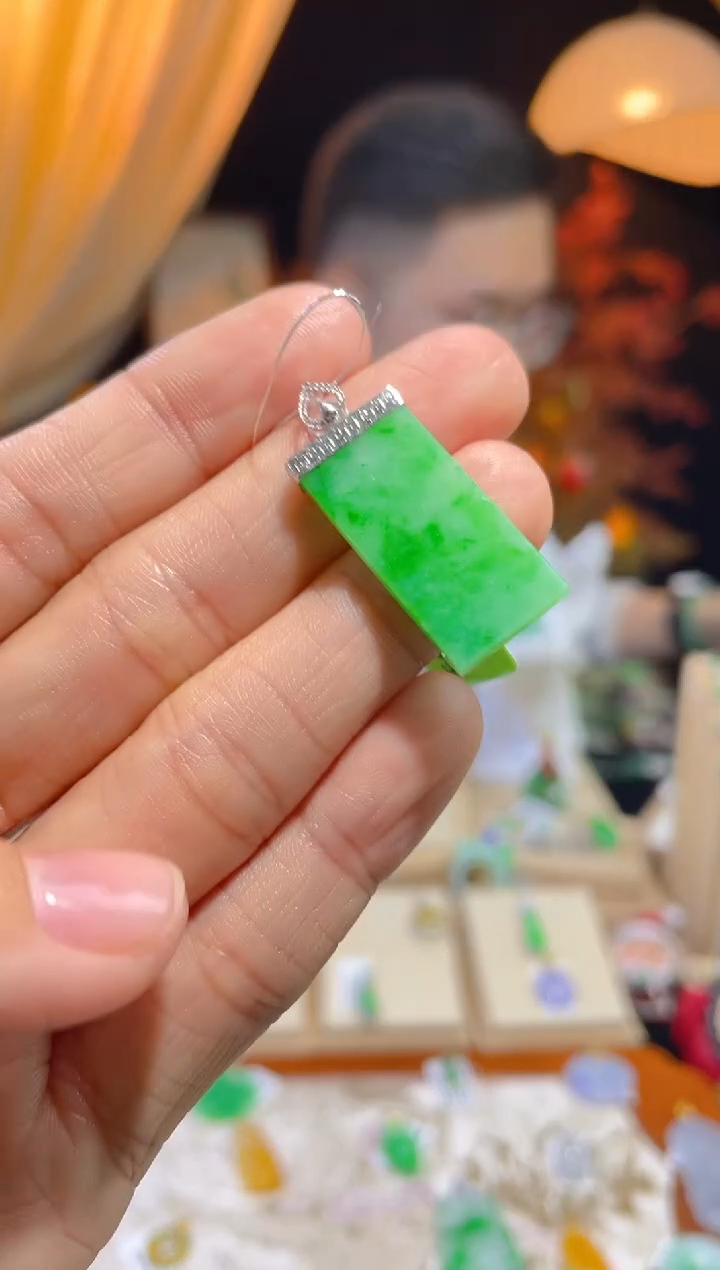 【闪购商品】翡翠颈饰18K金镶嵌假一赔三