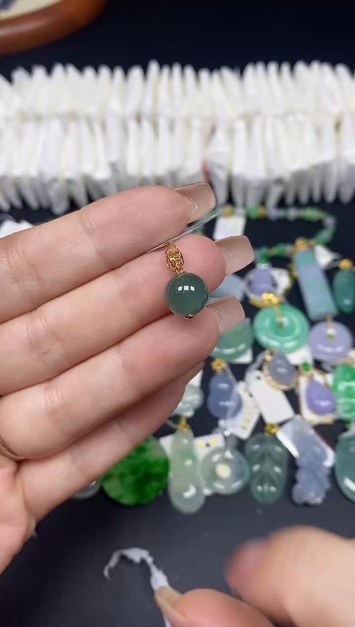 吊坠(不含链)18K金镶嵌翡翠单珠18K金扣镶嵌@@CMT