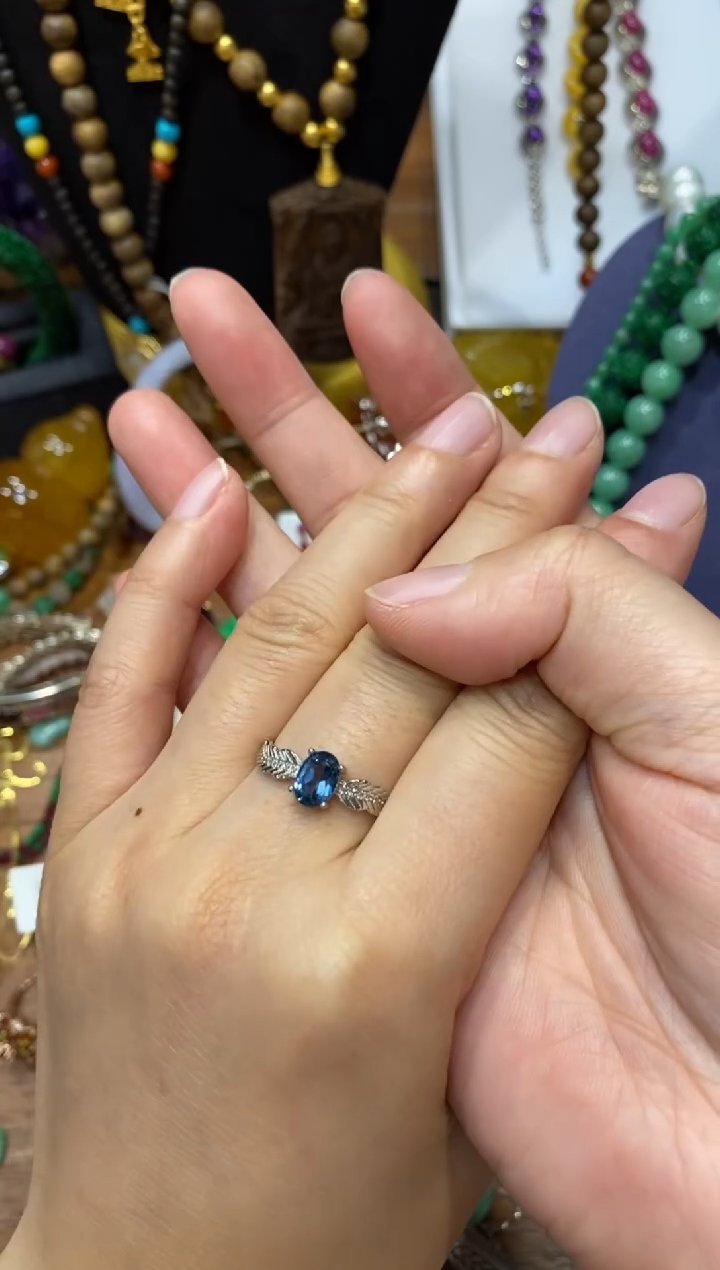 无非金属蓝色戒指