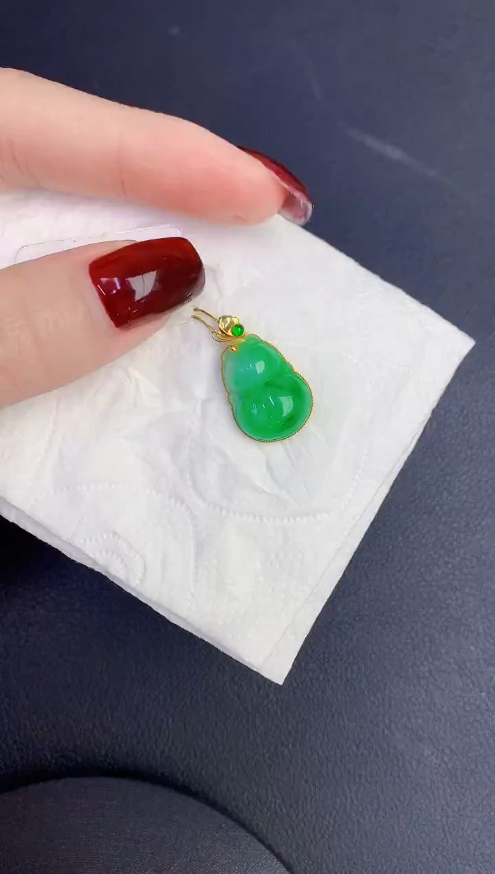 颈饰18K金镶嵌翡翠缅甸天然翡翠a货