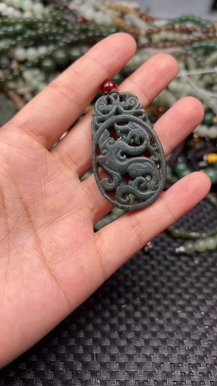 颈饰未镶嵌和田玉1