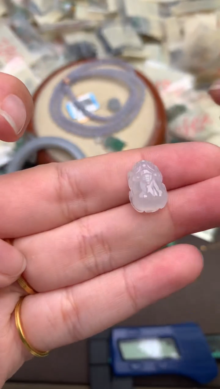 翡翠挂件未镶嵌 —  