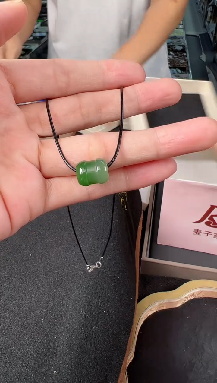 吊坠(不含链)未镶嵌和田玉麦子家族吊坠 G0157