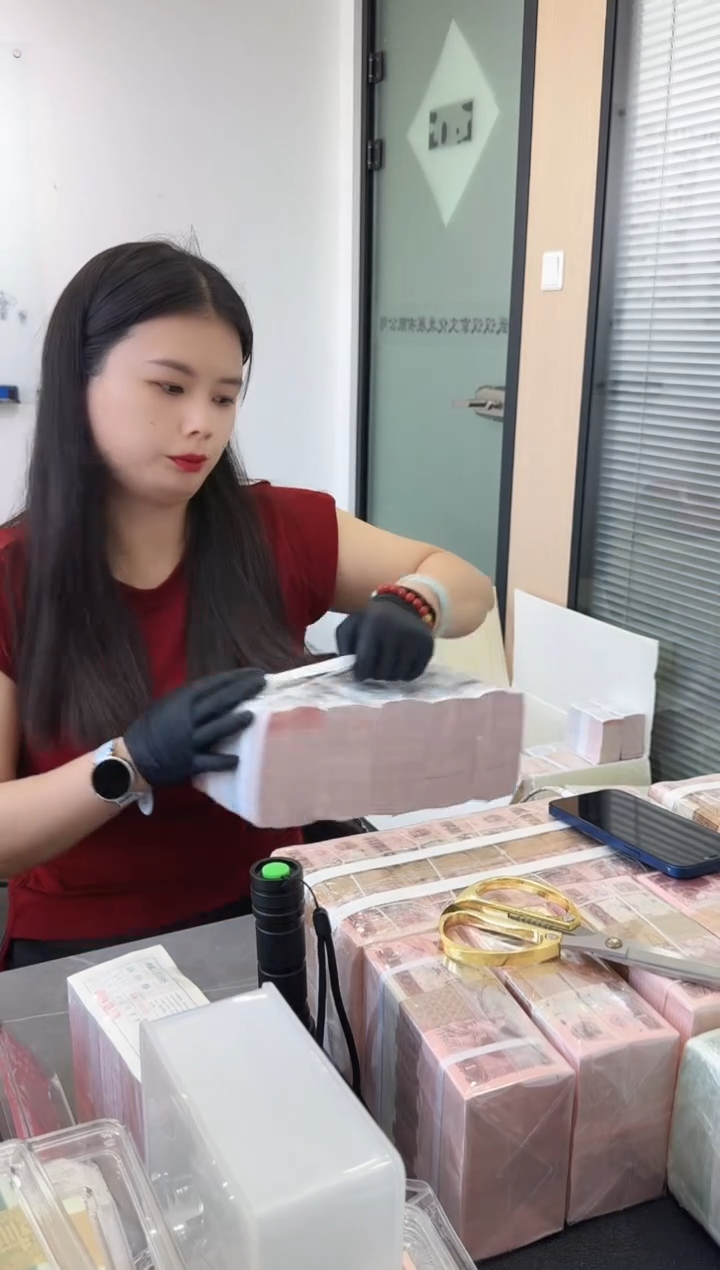整捆千张连号 银行保真 05无47