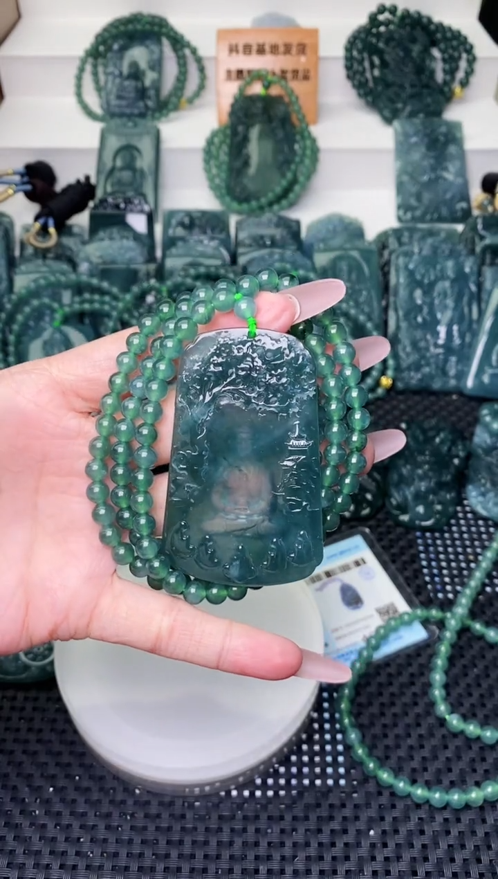 颈饰未镶嵌翡翠 