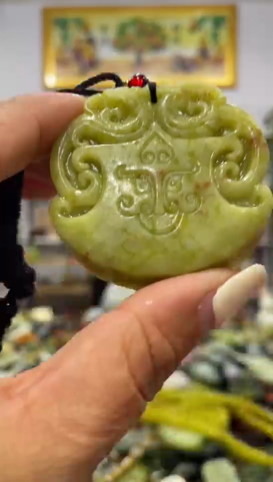 未镶嵌岫玉吊坠 