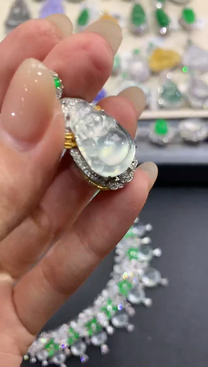 【闪购商品】翡翠吊坠(不含链)18K金镶嵌q220    