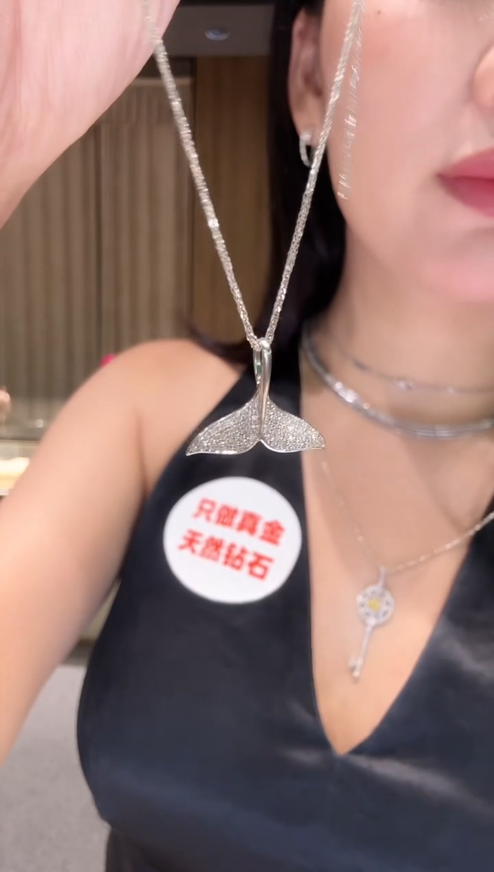 吊坠（不含链）18K金镶嵌钻石鱼尾