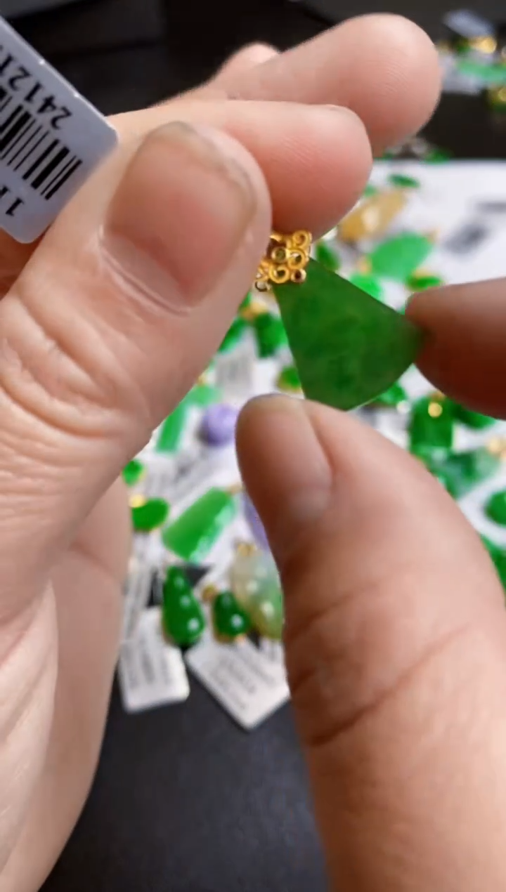 【闪购商品】翡翠颈饰18K金镶嵌吊坠