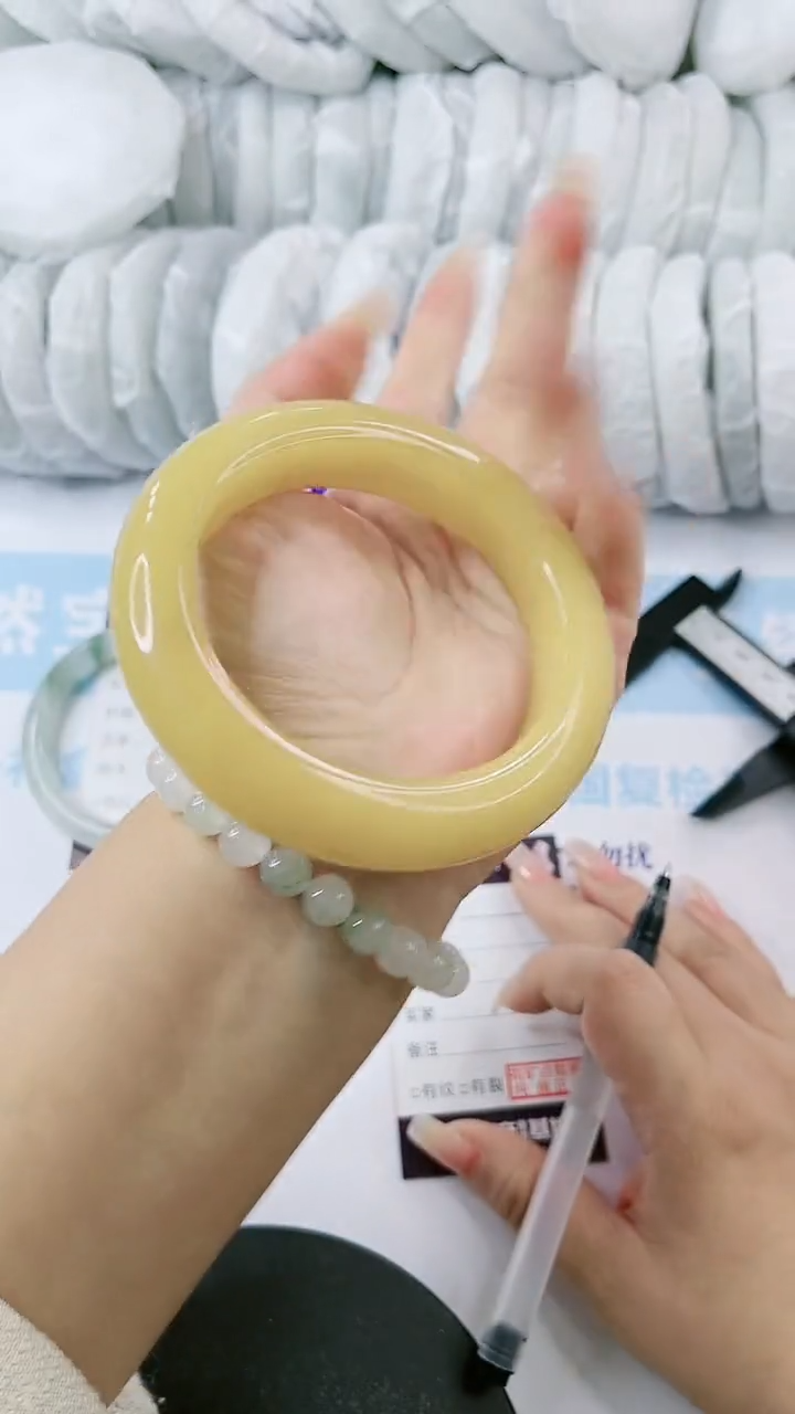 【闪购商品】石英质玉手镯未镶嵌0246424692-65多样性发货