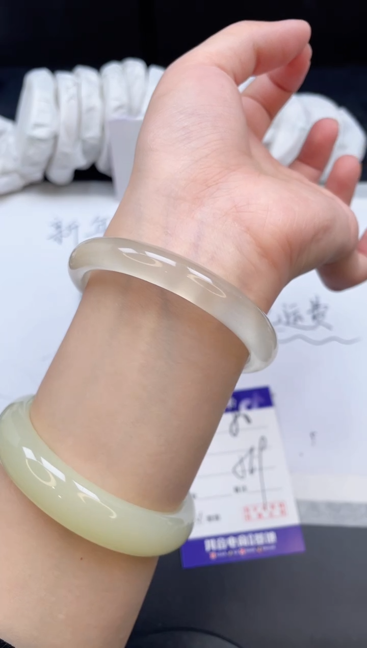 【闪购商品】石英质玉手镯未镶嵌80/