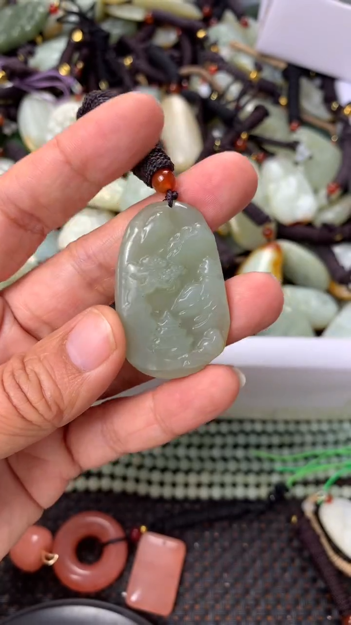 【闪购商品】和田玉颈饰未镶嵌多样性发货没有证书拍一发一有瑕