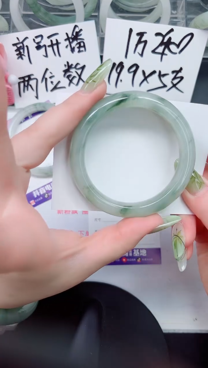 【闪购商品】石英质玉手镯未镶嵌a118