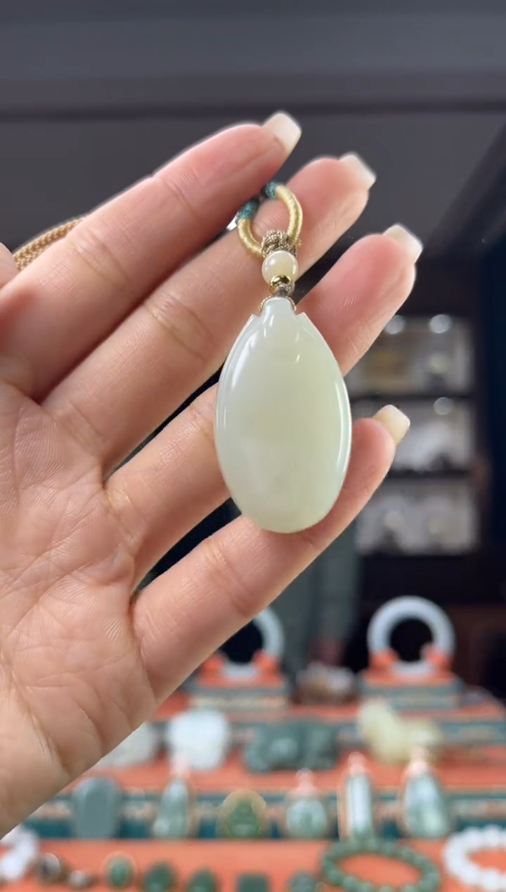 颈饰未镶嵌和田玉佩佩