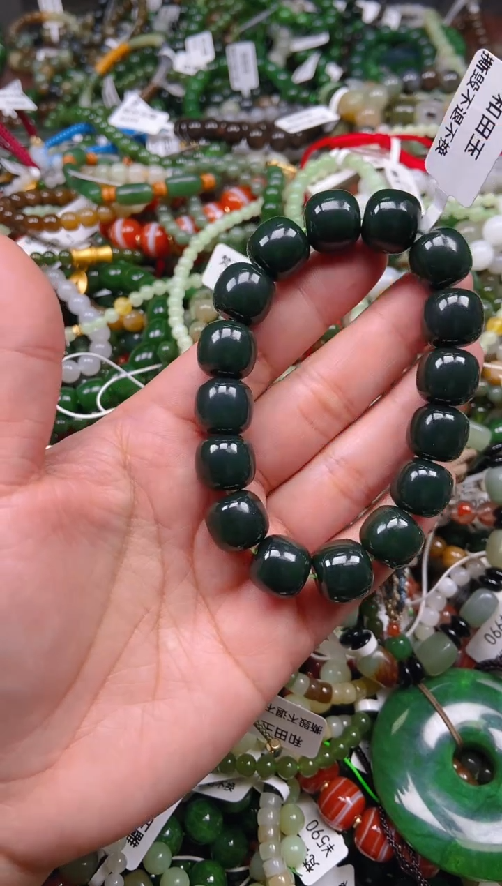 和田玉未镶嵌颈饰1