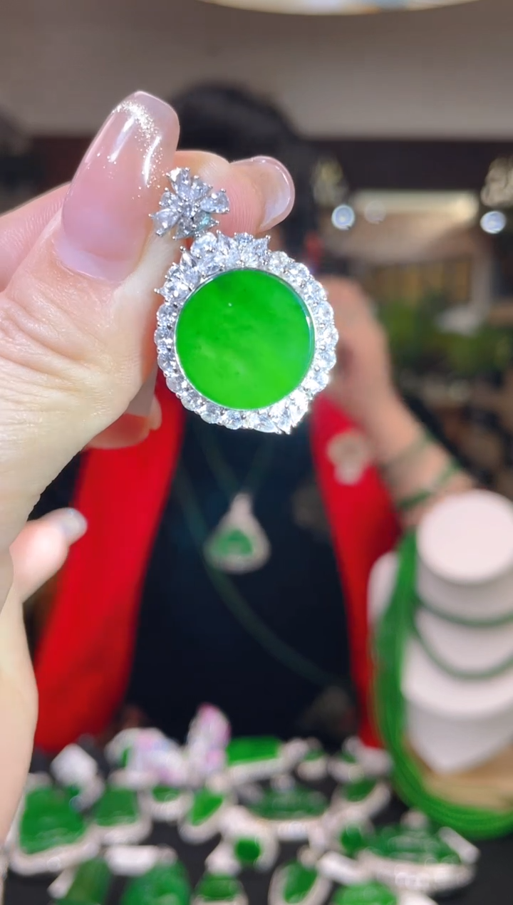 【闪购商品】翡翠吊坠(不含链)未镶嵌多样性发其一