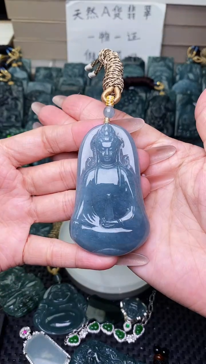 颈饰未镶嵌翡翠 