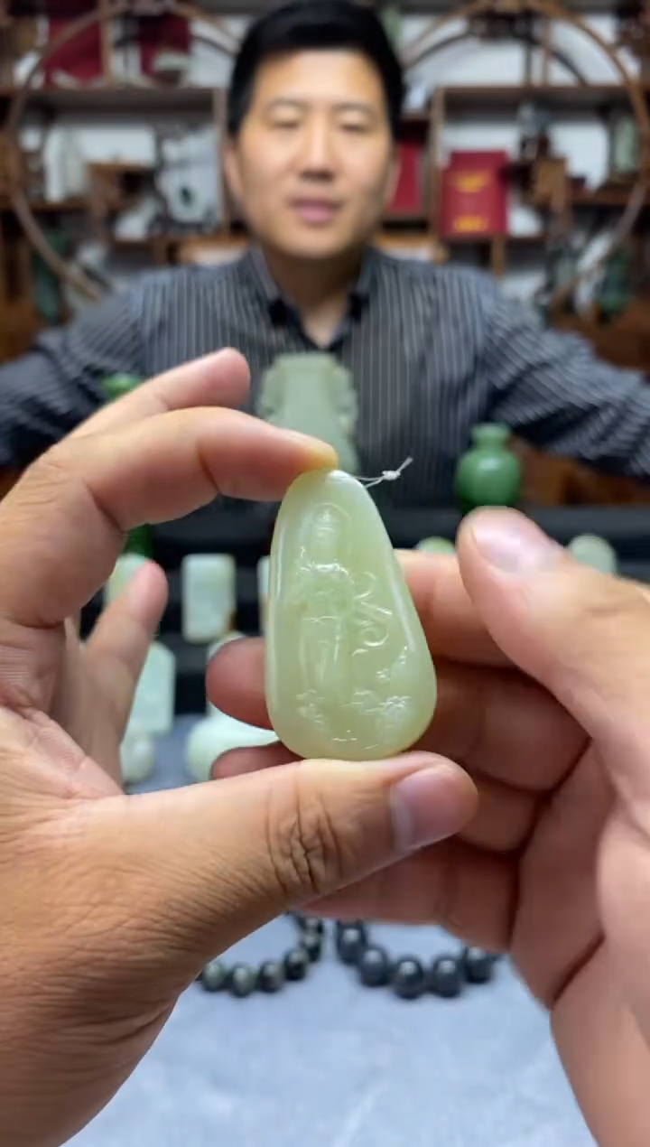 和田玉未镶嵌挂件黄口观音