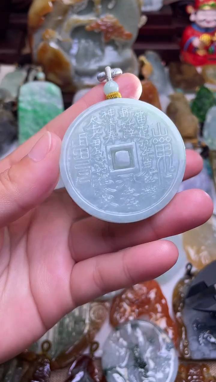 颈饰未镶嵌翡翠山鬼