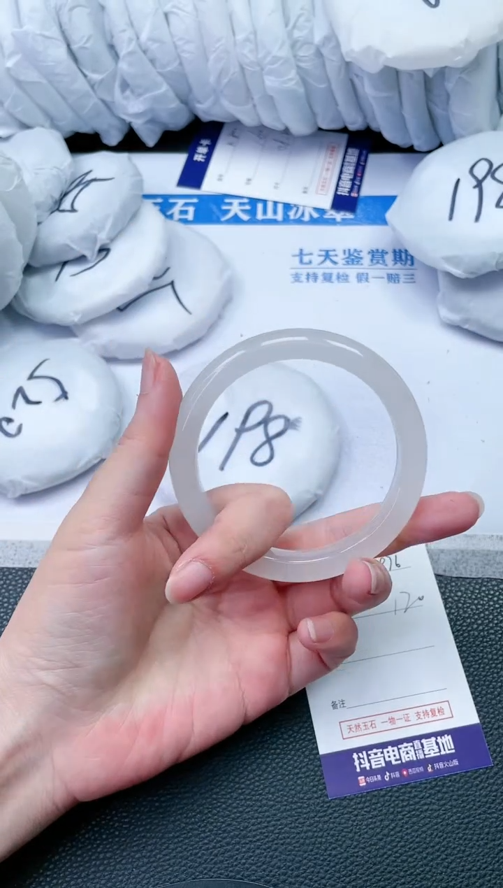 【闪购商品】石英质玉手镯未镶嵌L976