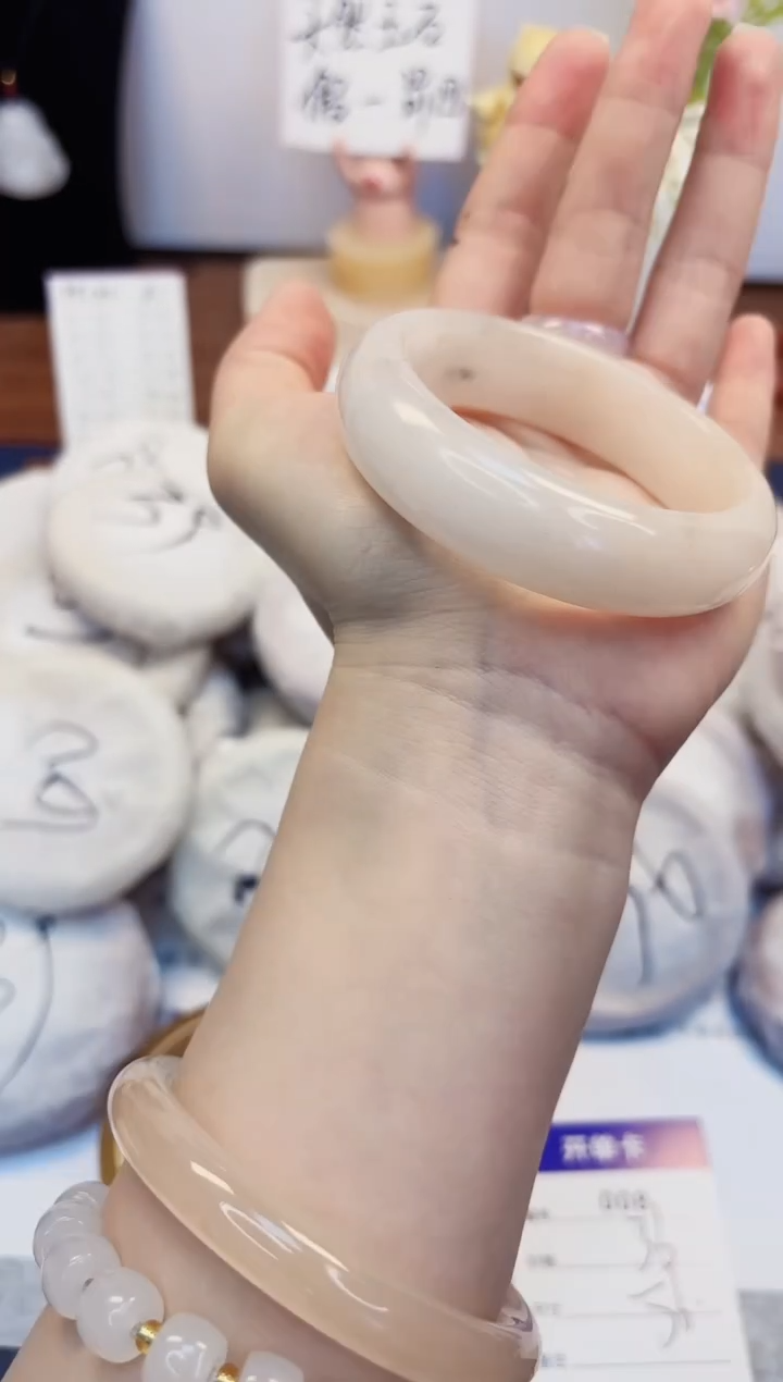 【闪购商品】石英质玉手镯未镶嵌8-财气镯-圈口56