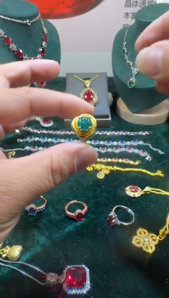 18K金镶嵌戒指祖母绿1