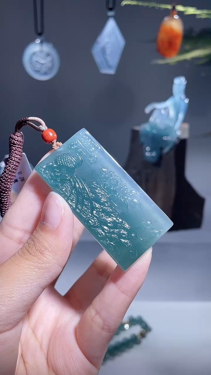 颈饰未镶嵌翡翠挂件