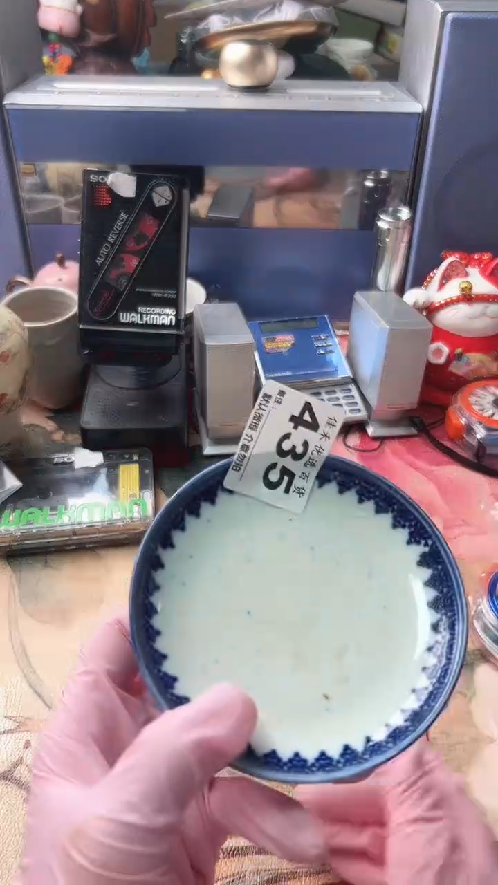 稻谷壳阿****8蓝色齿状造型
