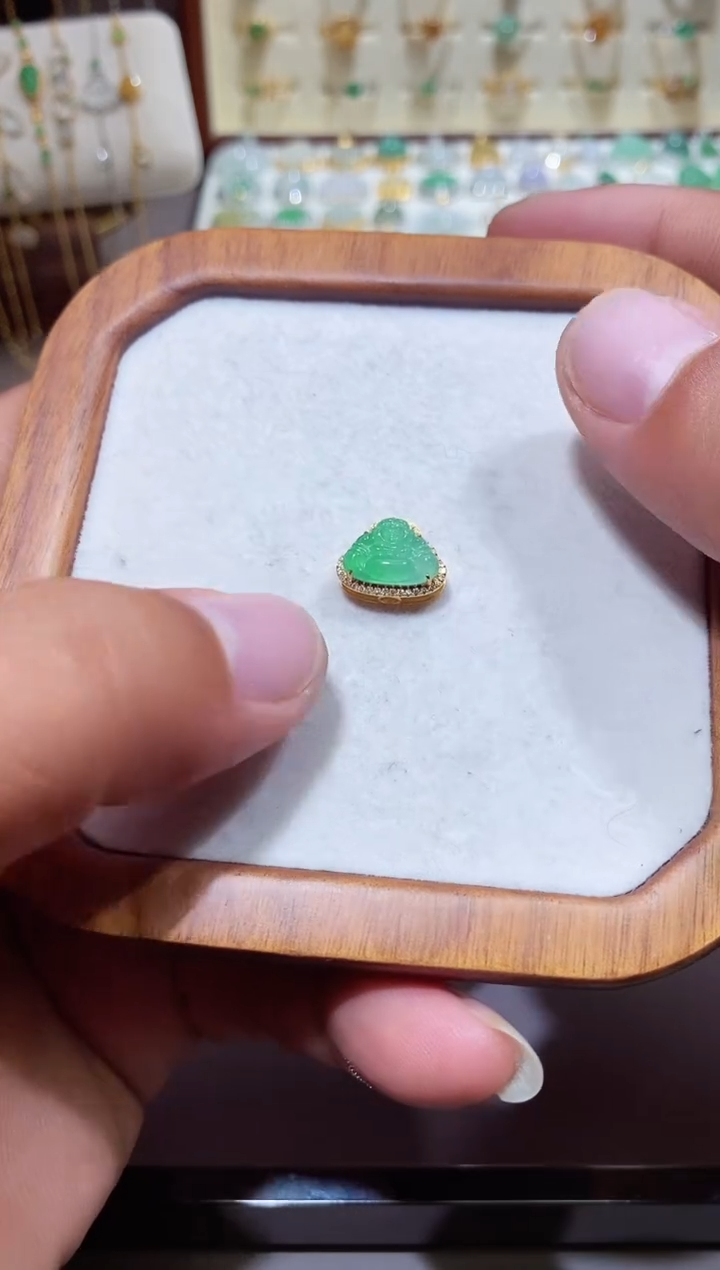 颈饰18K金镶嵌翡翠M***m111111