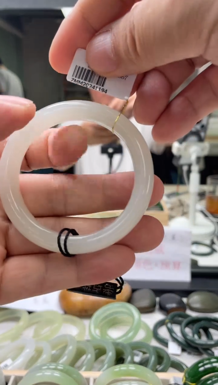 【闪购商品】和田玉手镯未镶嵌编码 1194圈口52-53