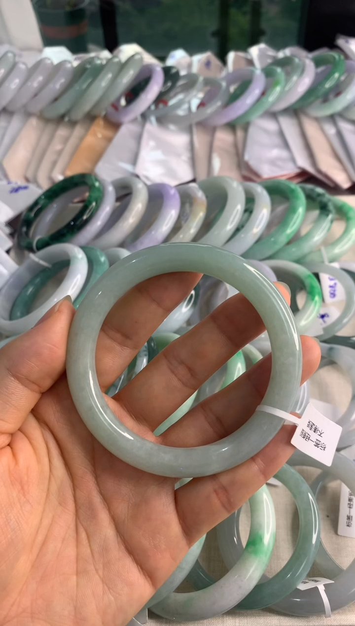 翡翠手镯未镶嵌普调肉55