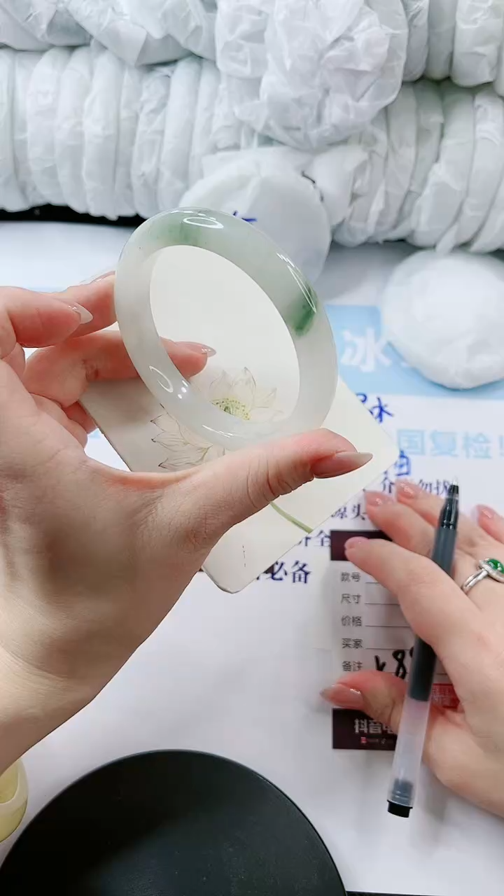 【闪购商品】石英质玉手镯未镶嵌多样性发货V88
