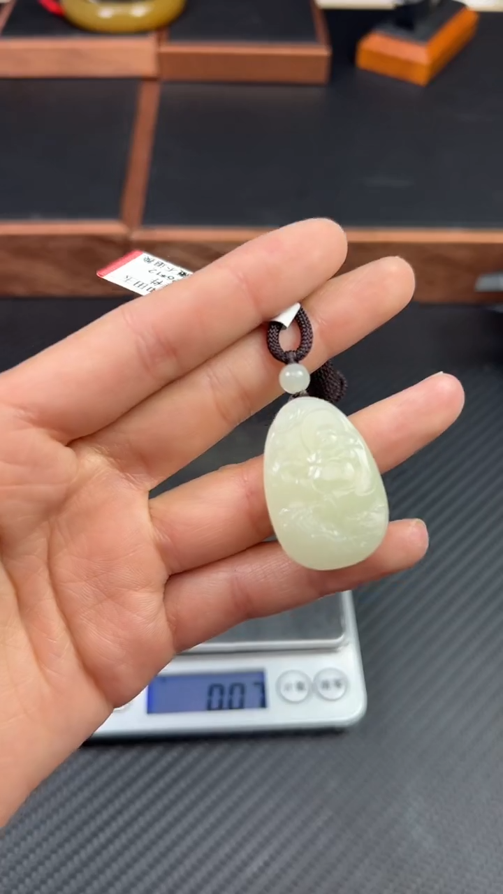 【闪购商品】和田玉吊坠(赠链)未镶嵌且末微色差迪克兰二细