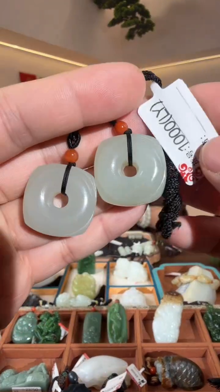 颈饰未镶嵌和田玉多样性发货其中一件 LY