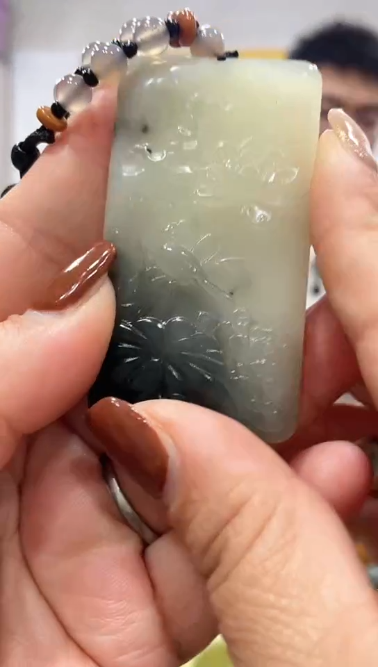 未镶嵌蛇纹石玉吊坠    