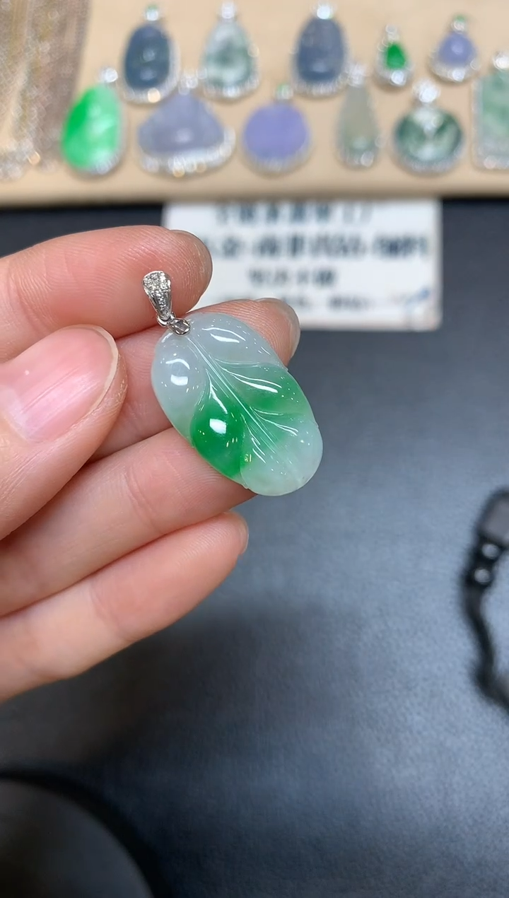 【闪购商品】翡翠吊坠(不含链)18K金镶嵌树叶【无服务费