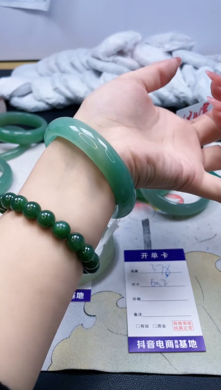 【闪购商品】石英质玉手镯未镶嵌378/60.2