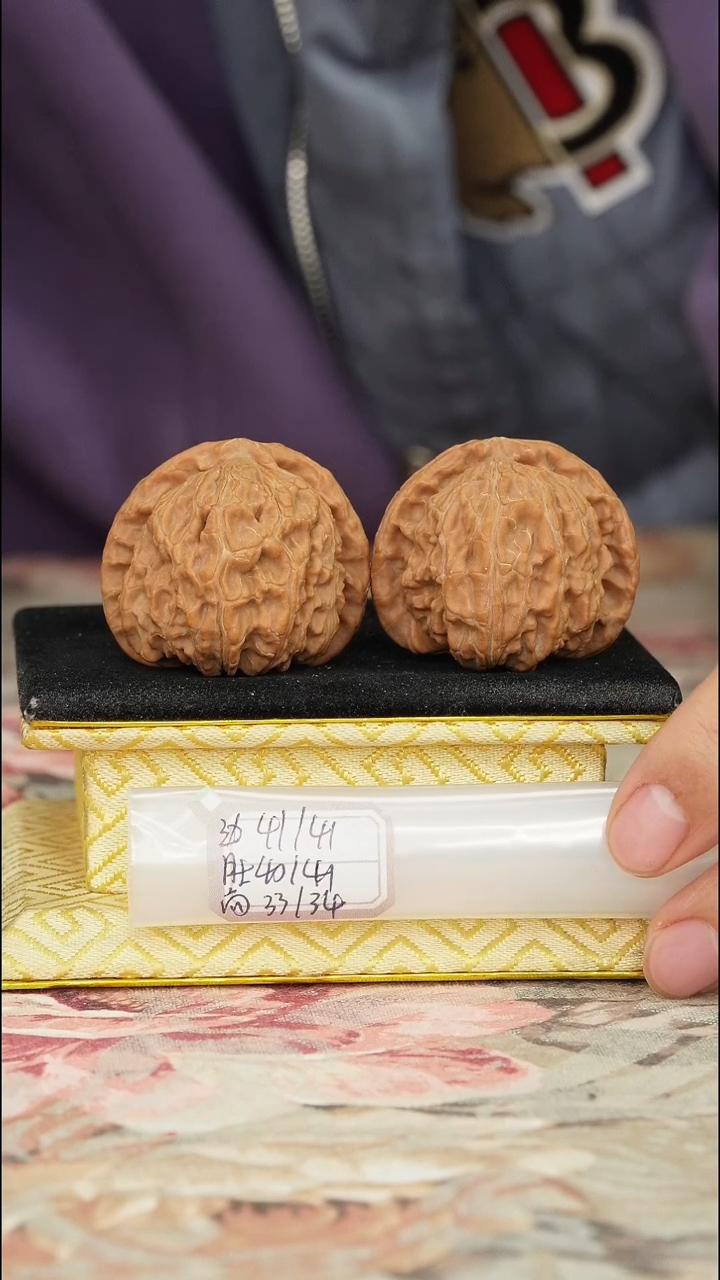 【闪购商品】文玩核桃把件白狮子