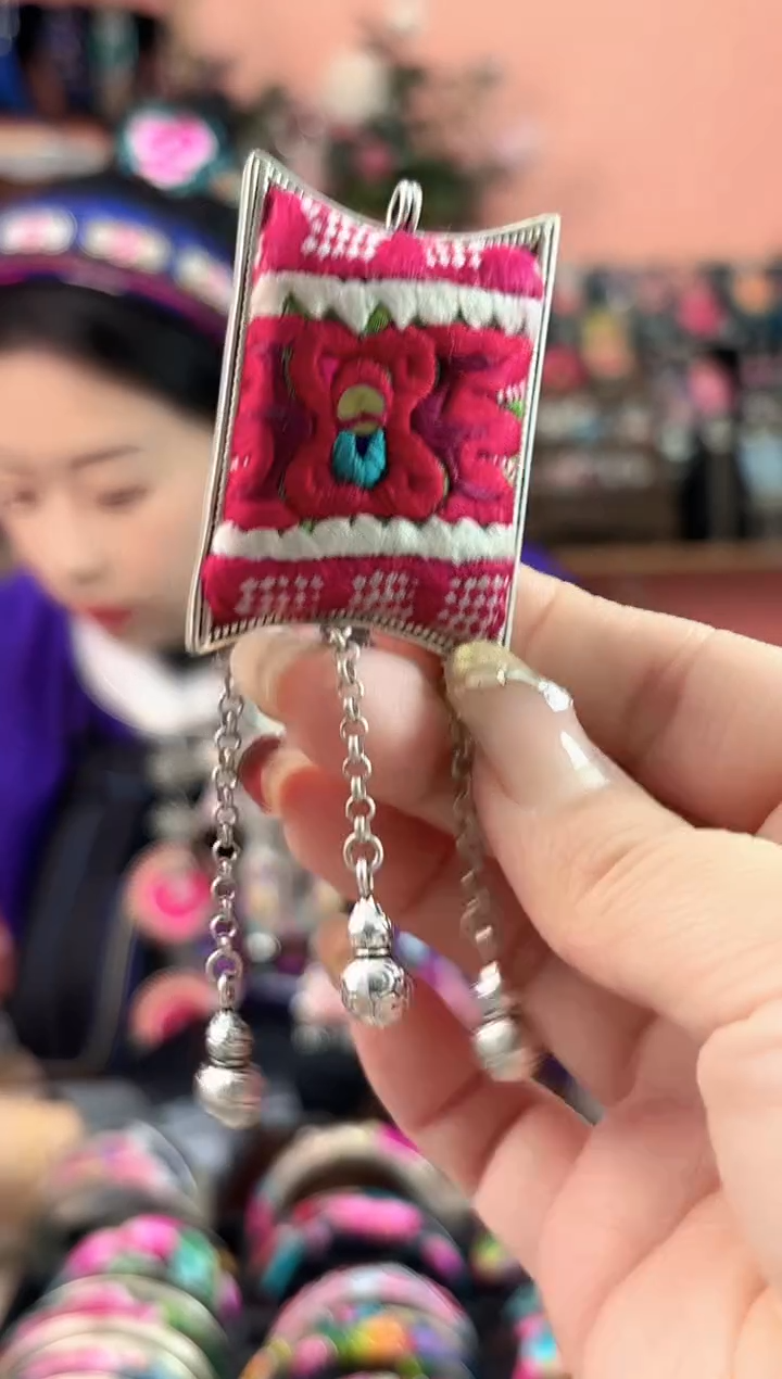 艺枝独绣手工饰品96