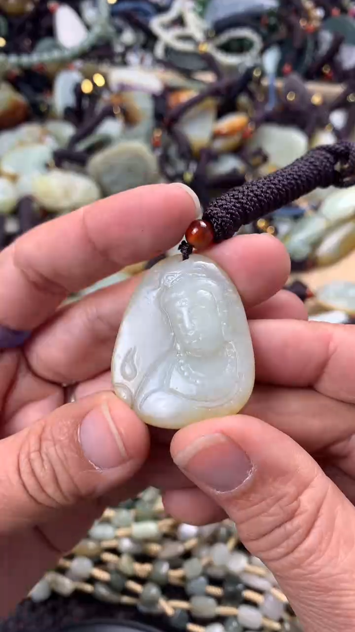 【闪购商品】和田玉颈饰未镶嵌多样性发货没有证书拍一发一有瑕