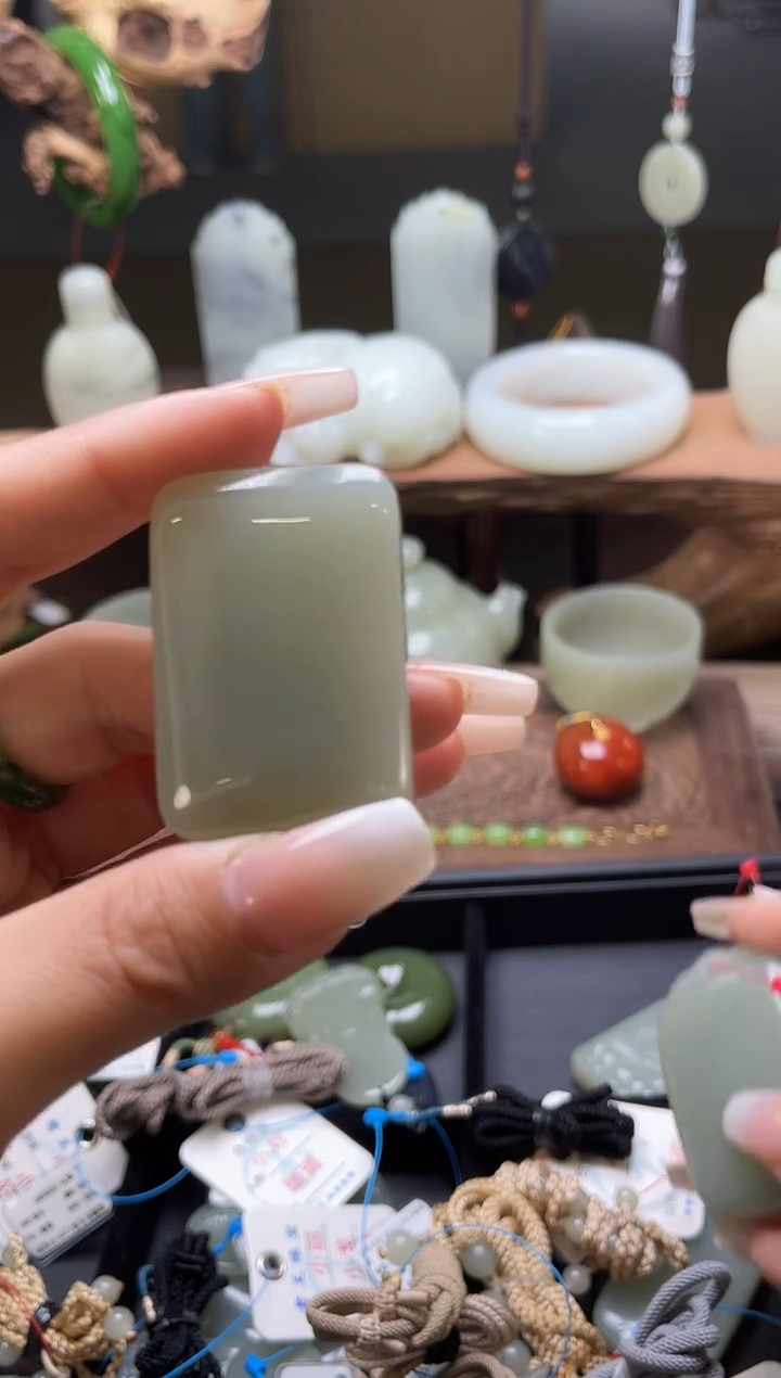 【闪购商品】和田玉吊坠未镶嵌且末青白光面无事牌31391