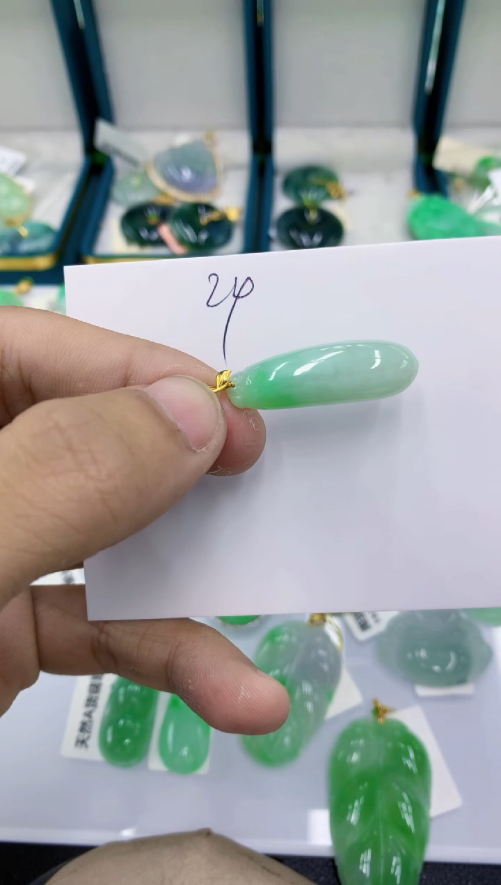 颈饰18K金镶嵌翡翠休*～1111111111