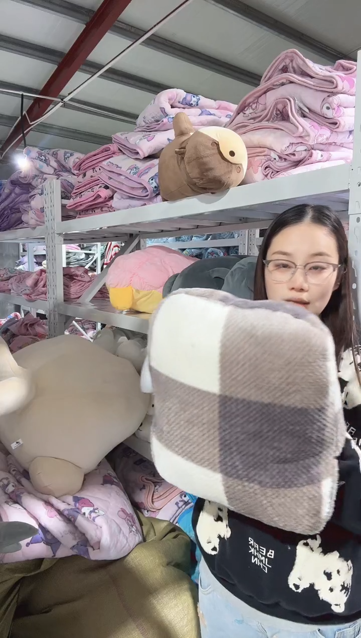 181     瑕疵  玩偶绒 抱枕