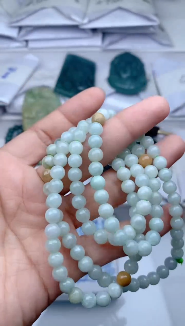 颈饰未镶嵌翡翠 