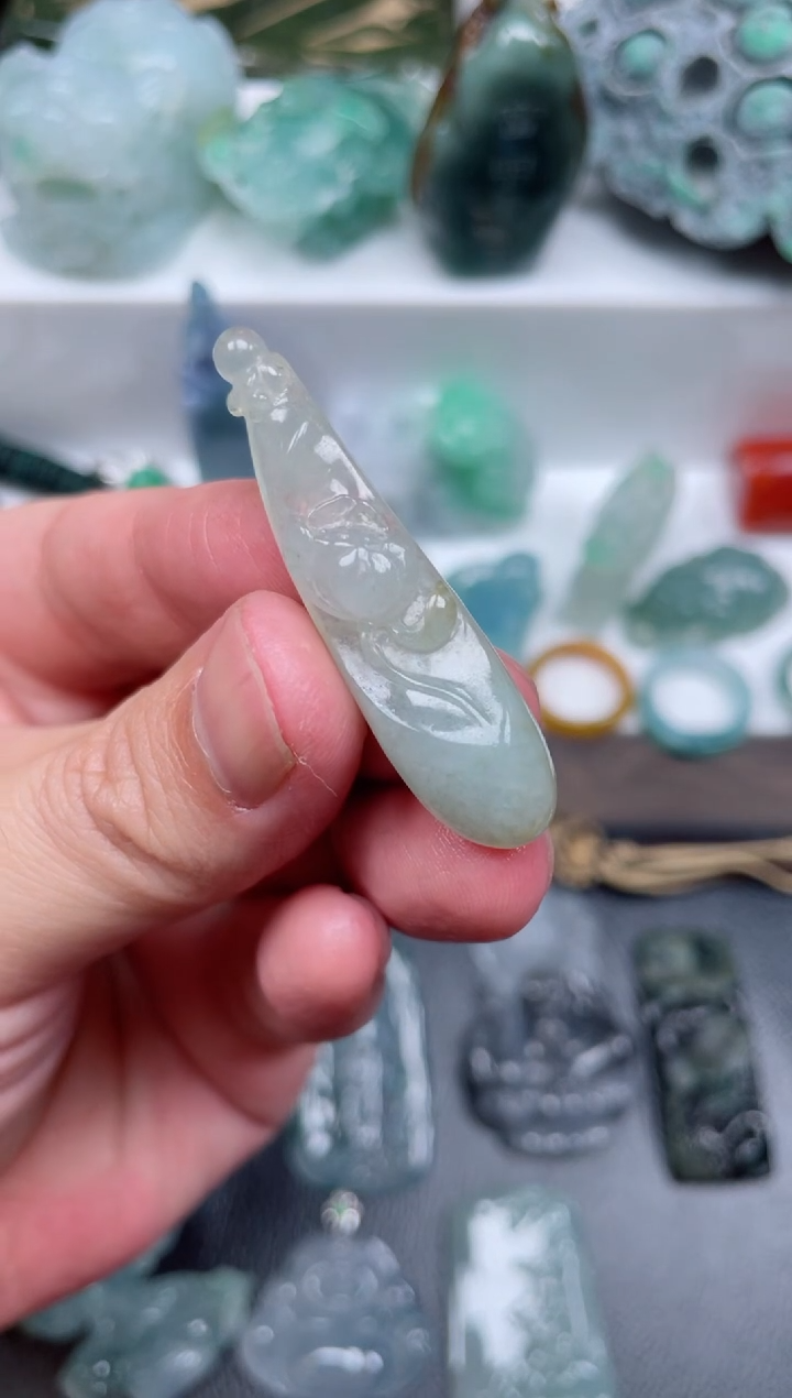 【闪购商品】翡翠颈饰未镶嵌花